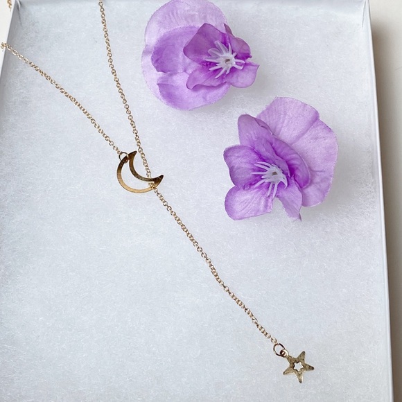 Sweetheart Gold Tone Crescent Moon Necklace. - Picture 3 of 6